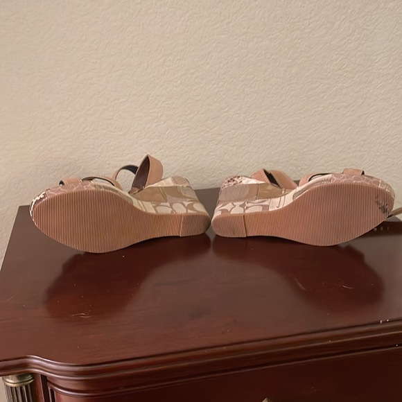 COACH  SHORES SIZE 7.5 - Picture 12 of 16